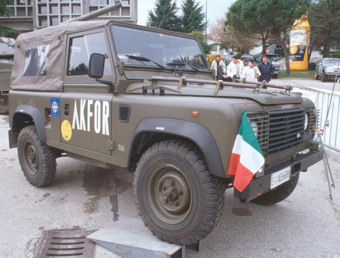 Land Rover "Defender 90" KFOR