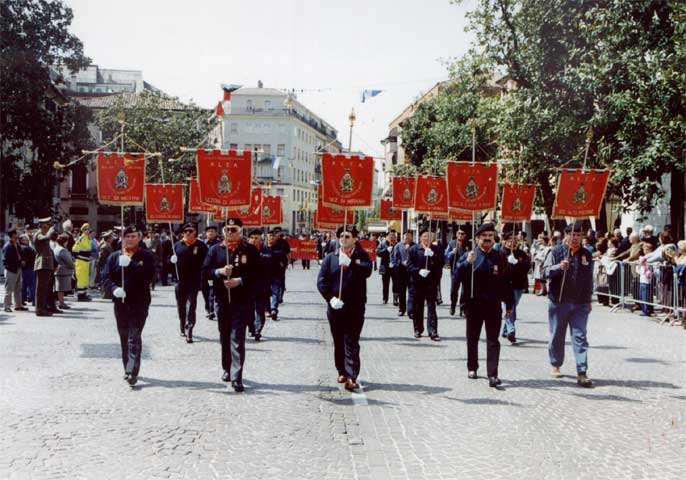 Sfilano i Labari dell'A.L.T.A.